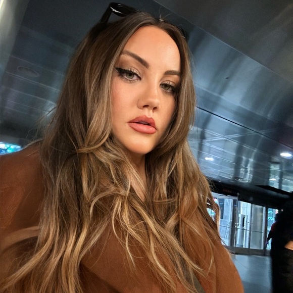 Meet your Posher, Julianne - Picture 1 of 1